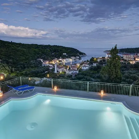Ξενοδοχείο με διαμερίσματα Likoudis ,on The Kioni,ionian Islands Ithaca, *