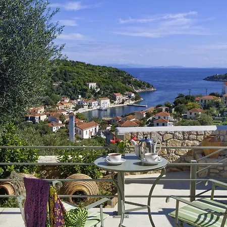 Ξενοδοχείο με διαμερίσματα Likoudis ,on The Kioni,ionian Islands Ithaca,