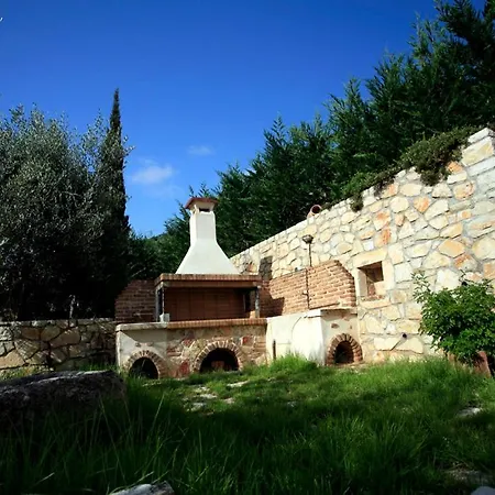 Likoudis Villas Suites,Traditional Ithacan Hospitality Above Kioni Harbot Aparthotel Kionion