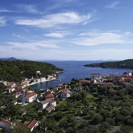 Likoudis Villas Suites,Traditional Ithacan Hospitality Above Kioni Harbot Aparthotel Kionion